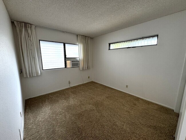 Building Photo - 3/2/2 - Spacious Golf Course Home in Gated Queens Gate II