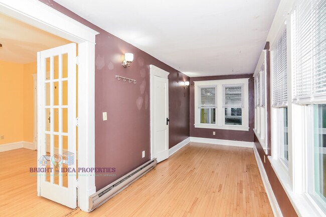 Building Photo - 2104 Emerson Ave S