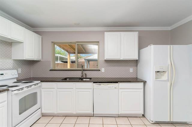 Building Photo - 2223 Lockwood Dr