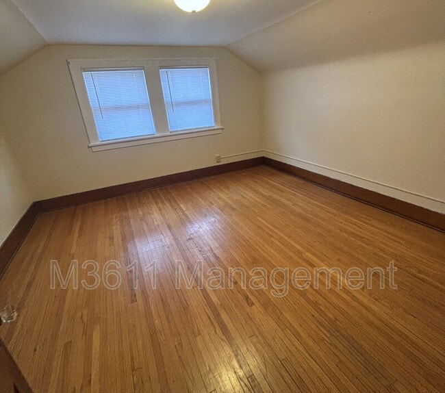 Building Photo - 1318 New Hampshire St