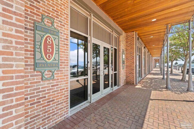 Building Photo - 850 S Palafox St