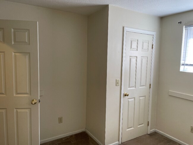 Building Photo - 1662 Summit St