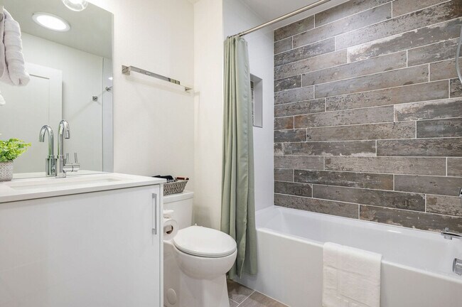 Building Photo - 34 W Cremona St