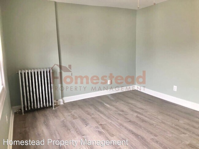 Building Photo - 3 br, 1 bath House - 301 Greenway Ave