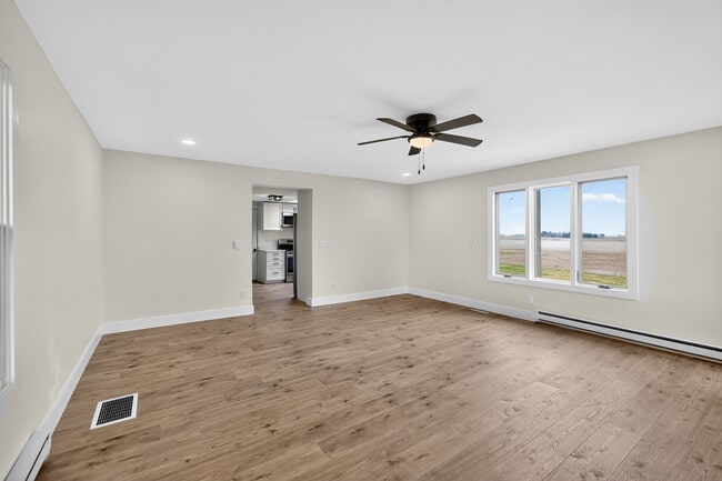 Building Photo - 17093 Somonauk Rd