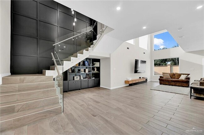 Building Photo - 1420 Providence Ave