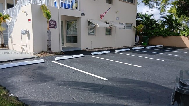 Building Photo - 3031 NE 21st Terrace