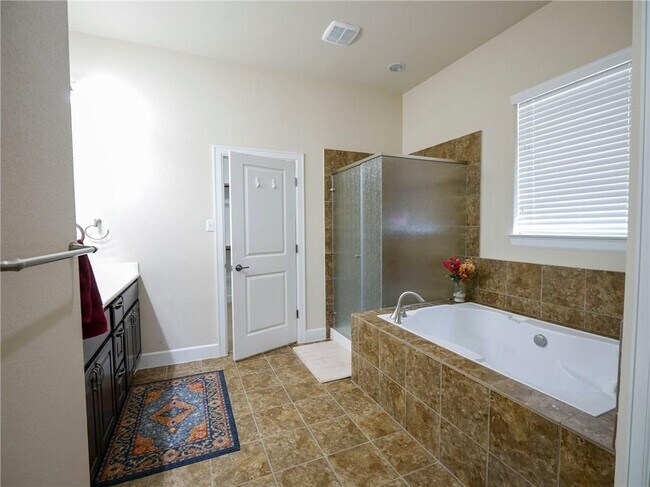 Building Photo - 305 Navigator Dr