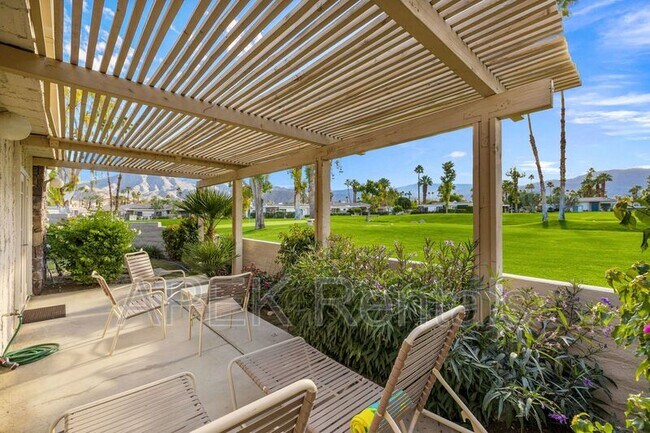 Building Photo - 74939 Vía Lago