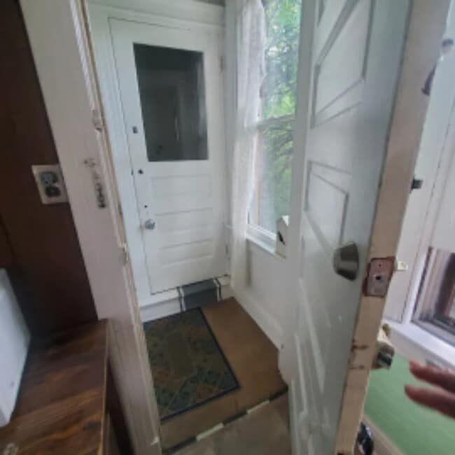 Building Photo - 2451 Maplewood Ave