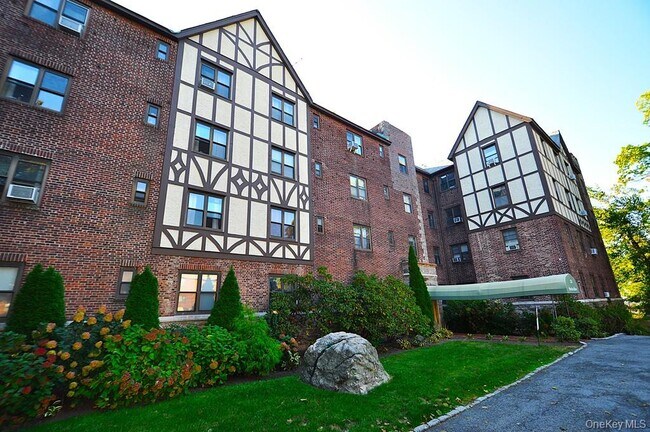 Building Photo - 120 Stonelea Pl