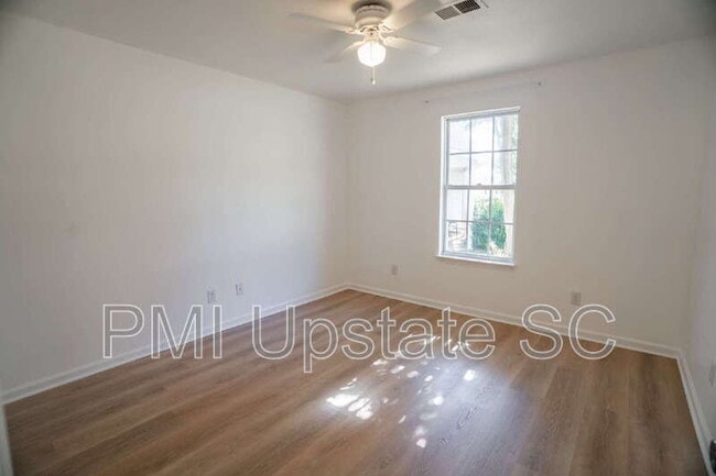 Building Photo - 432 Longspur Ct