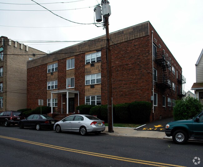 726 Elm St - Elm Street Apartments