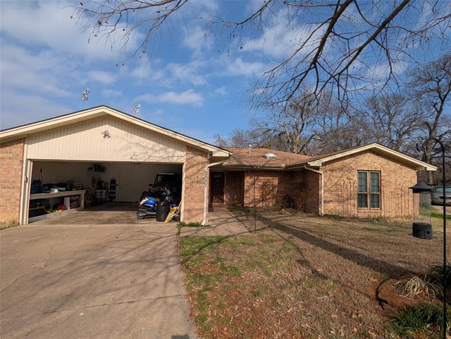 Building Photo - 2827 Cross Timbers Dr