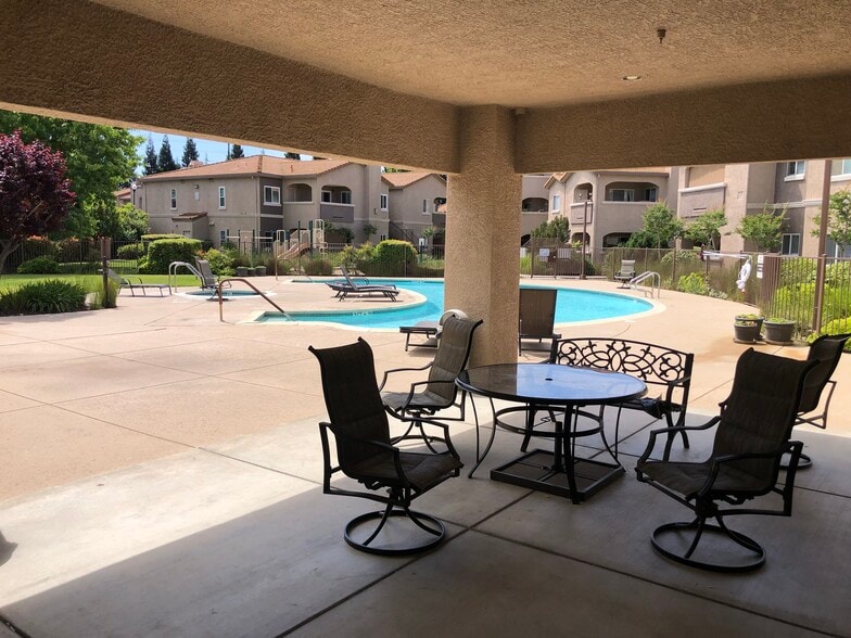 Covered pool area - 10001 Woodcreek Oaks Blvd