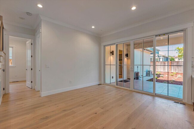Building Photo - Newer High-Tech Home | Top Schools | Great...
