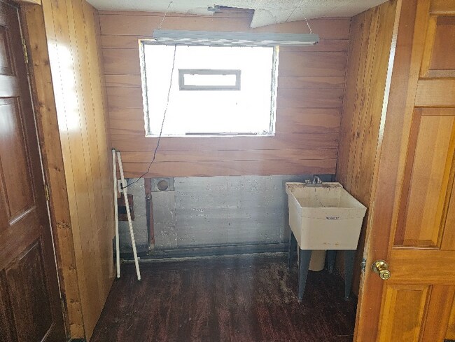 Building Photo - 19 Lloyd Dr