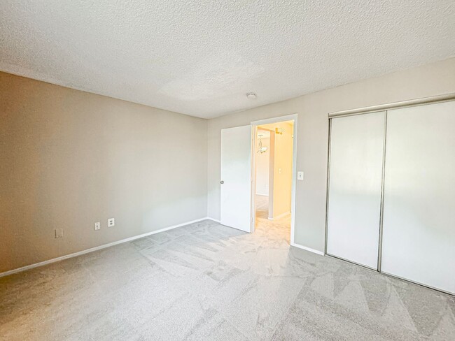 Building Photo - Bright and Cozy 1 Bed 1 Bath With Private ...