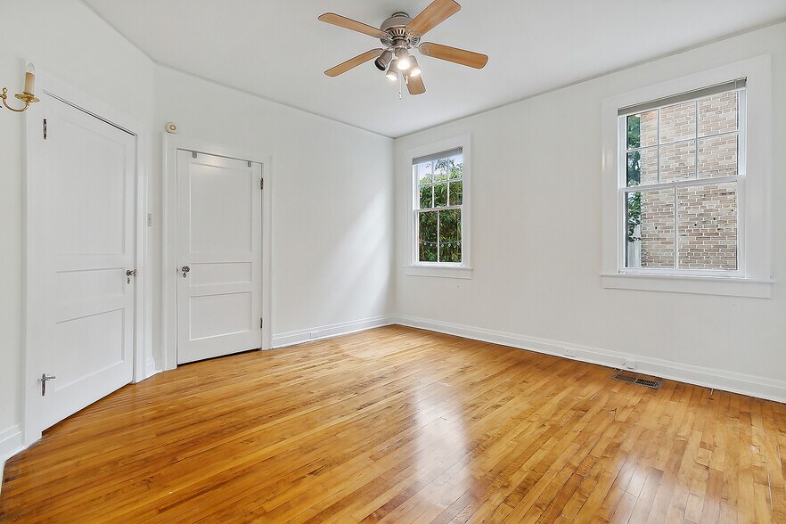 Building Photo - 1617 Soniat St