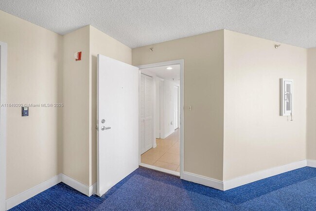 Building Photo - 2400 SW 3rd Ave