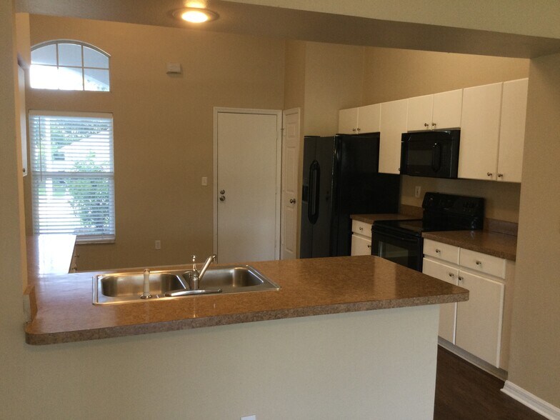 Building Photo - 828 Rocky Mountain Ct