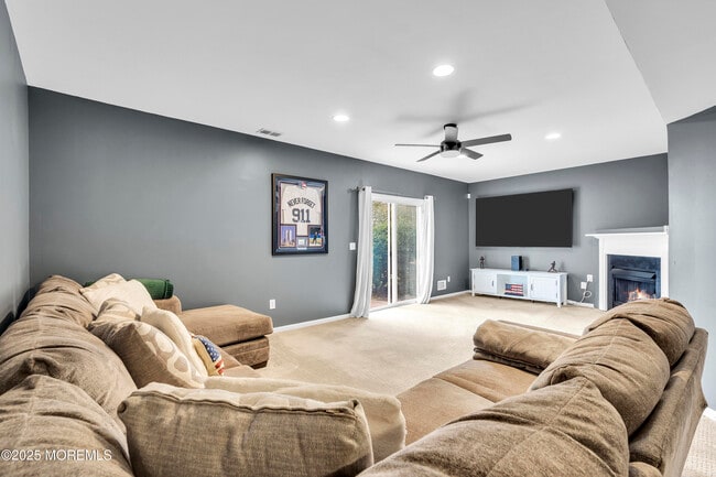 Building Photo - 203 Muskflower Ct