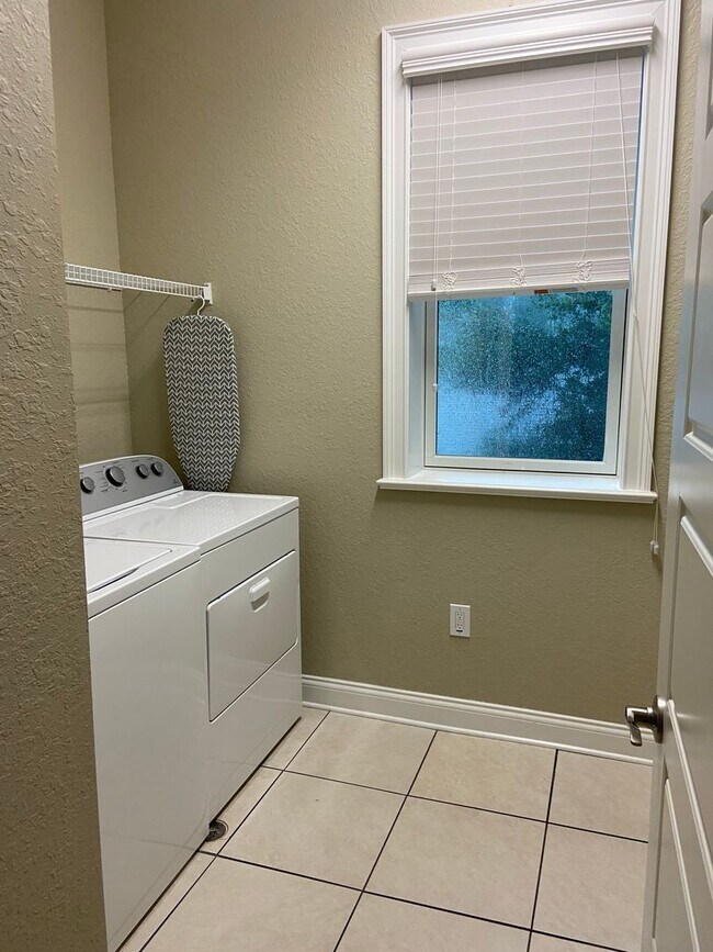 Building Photo - Park Place-310