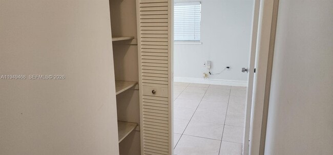 Building Photo - 6265 SW 31st St