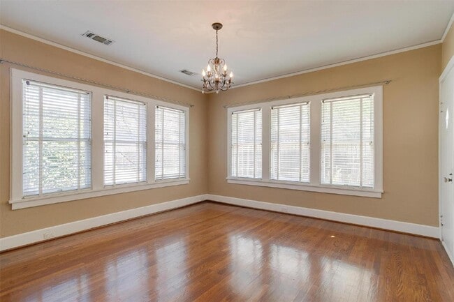 Building Photo - Charming home in Coveted Berkeley Place!