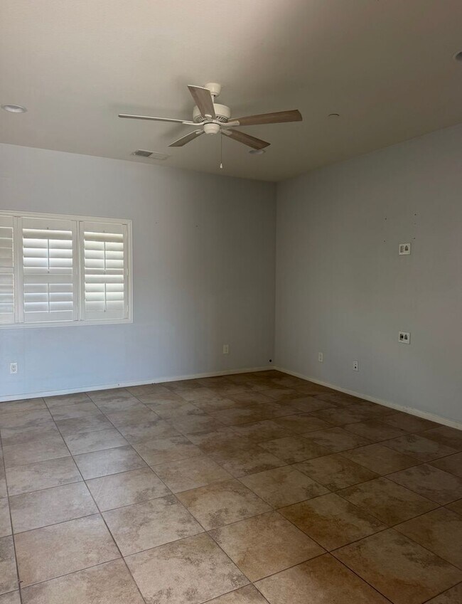 Building Photo - 686 Las Dunas St