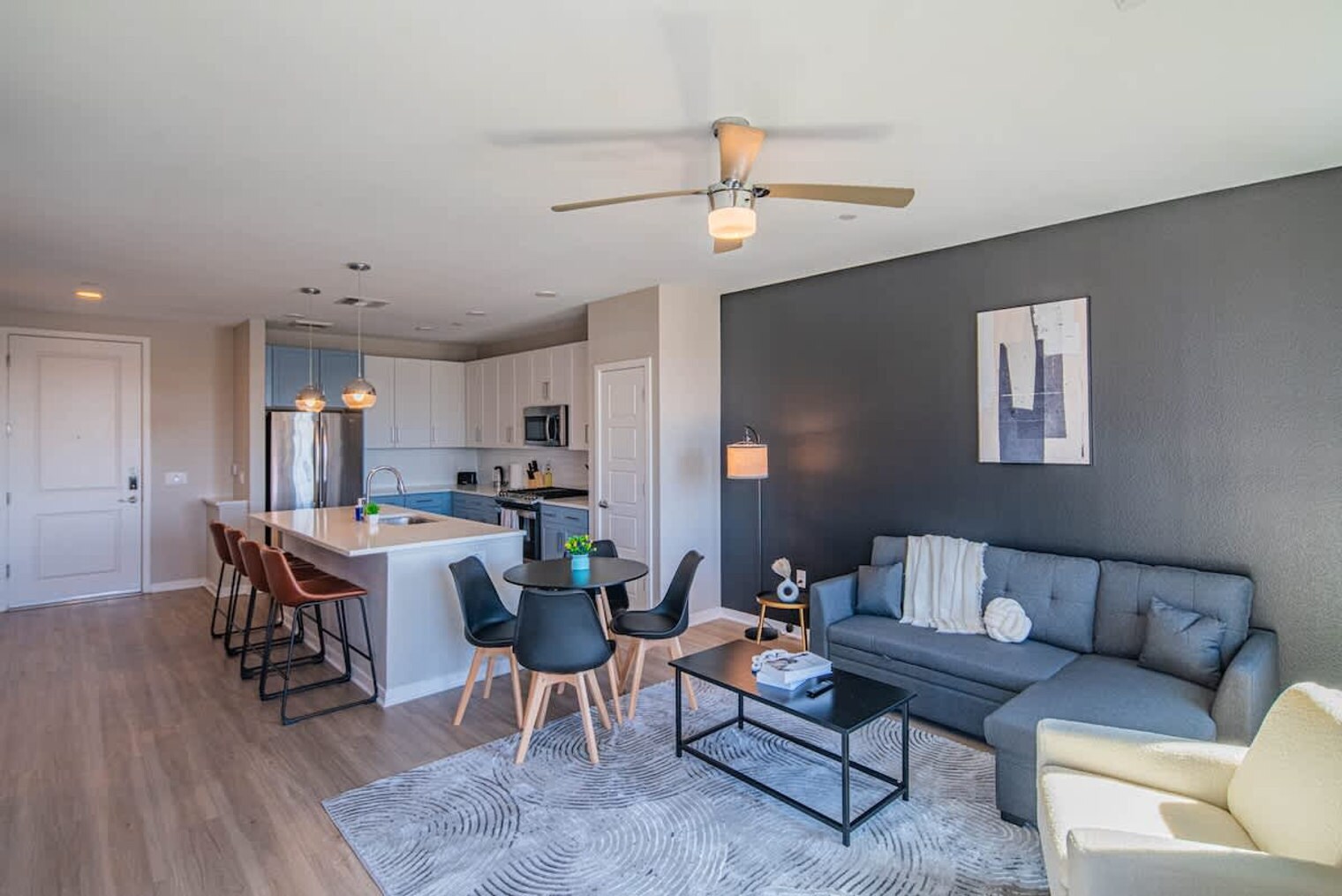 Building Photo - 777 E Stella Ln