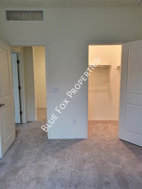 Building Photo - 5525 W Lazy Farm Dr