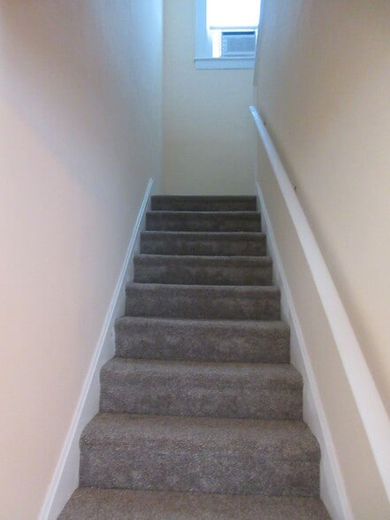 Building Photo - 702 28th St