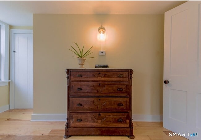 Building Photo - 33 Main St