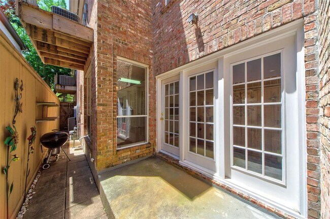 Building Photo - 5115 Fairmont St