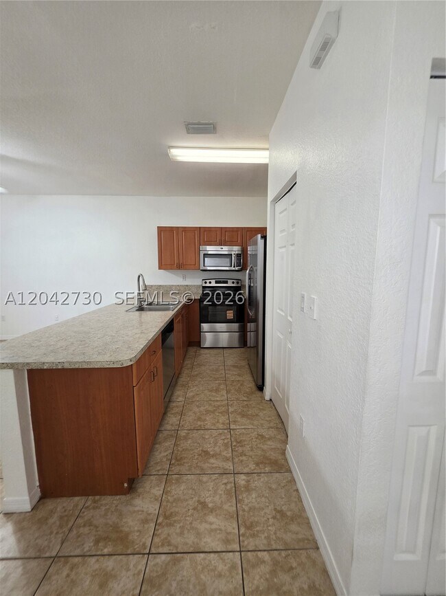 Building Photo - 4906 SW 141st Ave