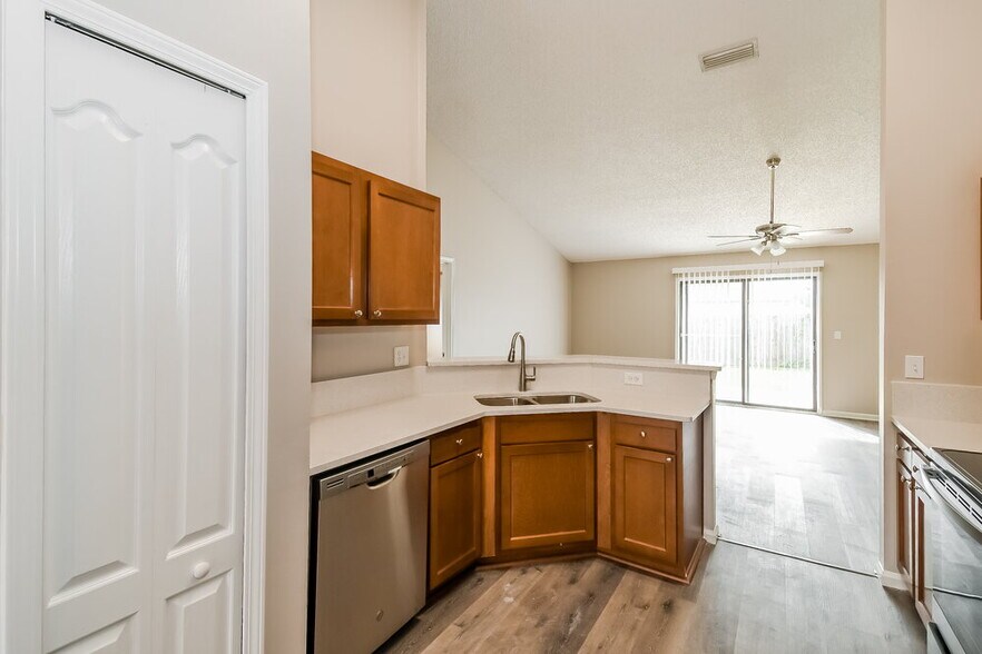 Building Photo - 596 Artesian Ln