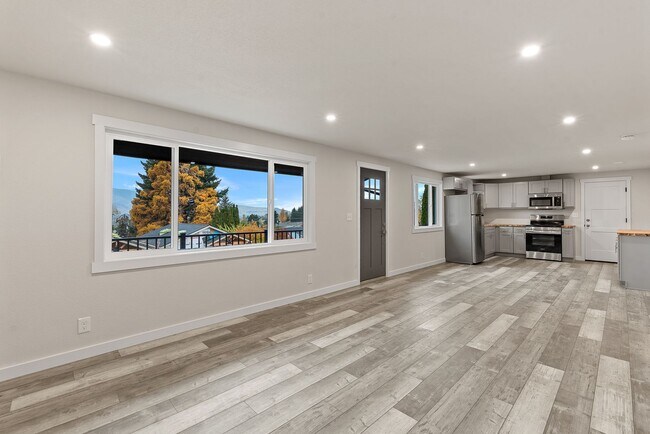 Building Photo - 460 N James Ave