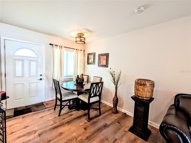 Building Photo - 2328 Canal Dr