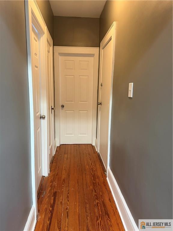 Building Photo - 185 Linden Ave