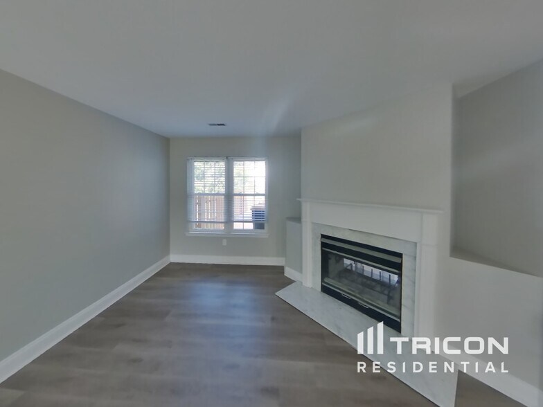 Building Photo - 5200 Plantation Ct