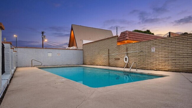 Building Photo - 6816 N 35th Ave