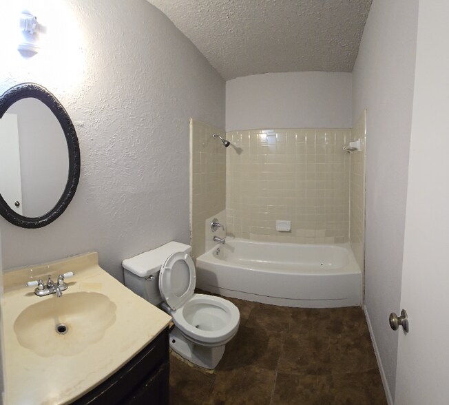 Building Photo - 8041 Southbrook Cir