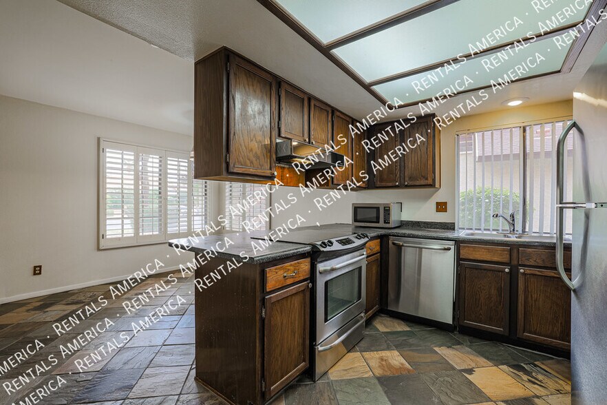 Building Photo - 2160 S Catarina-