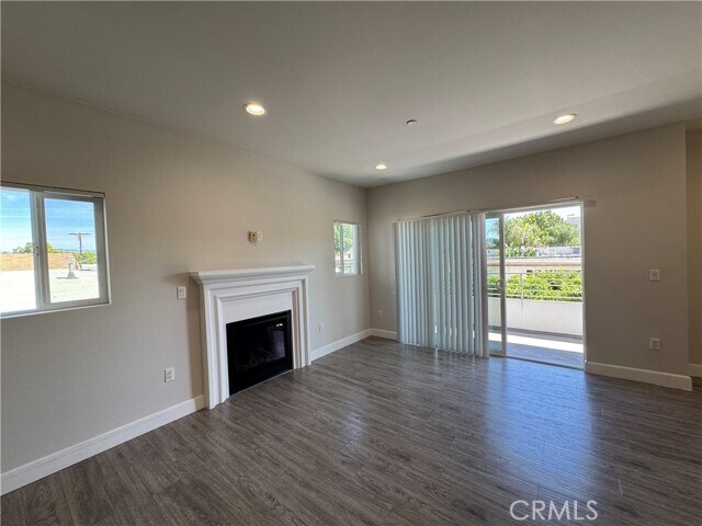 Building Photo - 5432 Hermitage Ave