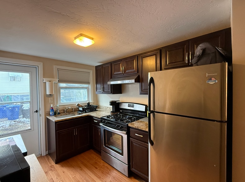 Building Photo - 325 Taylor St