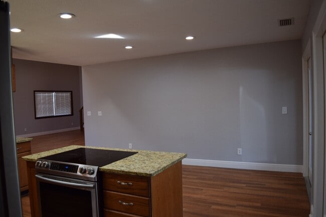 Building Photo - 2718 Viola Ln