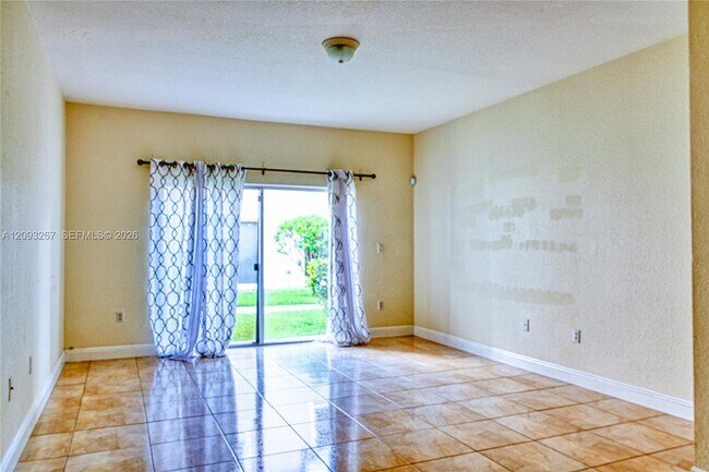 Building Photo - 4928 SW 140th Terrace