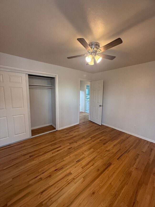 Building Photo - $0 DEPOSIT OPTION, CHARMING 3 BED 2 BATH TRADITIONAL HOME!! HUGE YARD, STEPS FROM PEORIA STATION