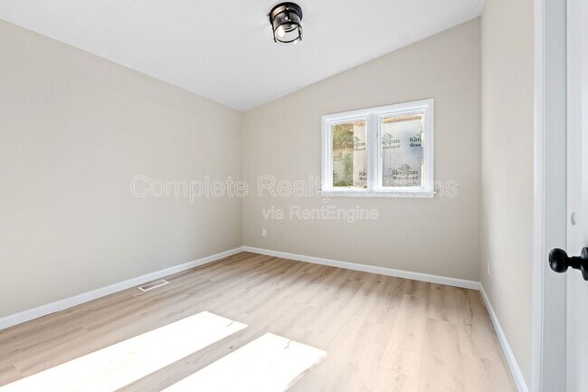 Building Photo - 1139 Lakeview Ave